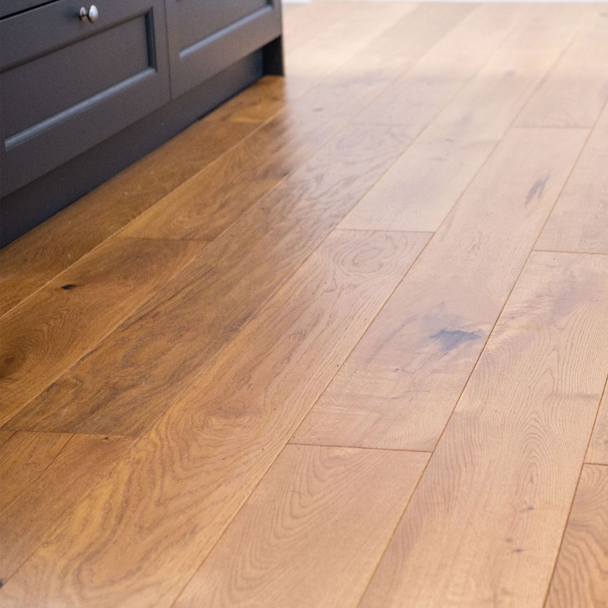 Golden Handscraped Lacquered 15/4 x 190mm Straight Engineered - Floor Street