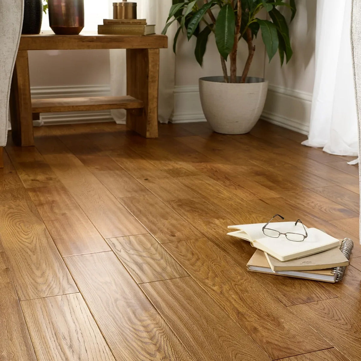 Golden Handscraped Lacquered 18/5 x 150mm Straight Engineered - Floor Street