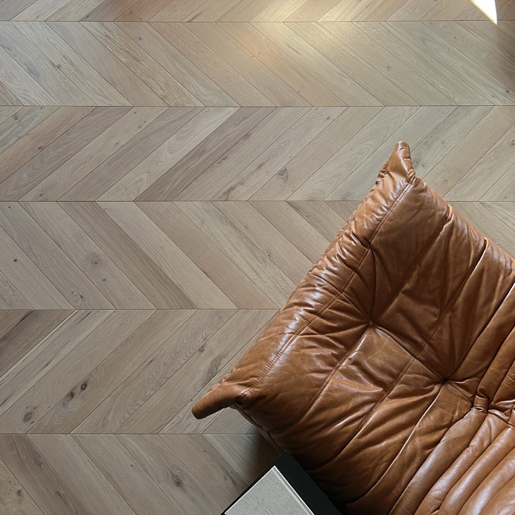 Invisible Oak 14/3 x 90mm Chevron Engineered