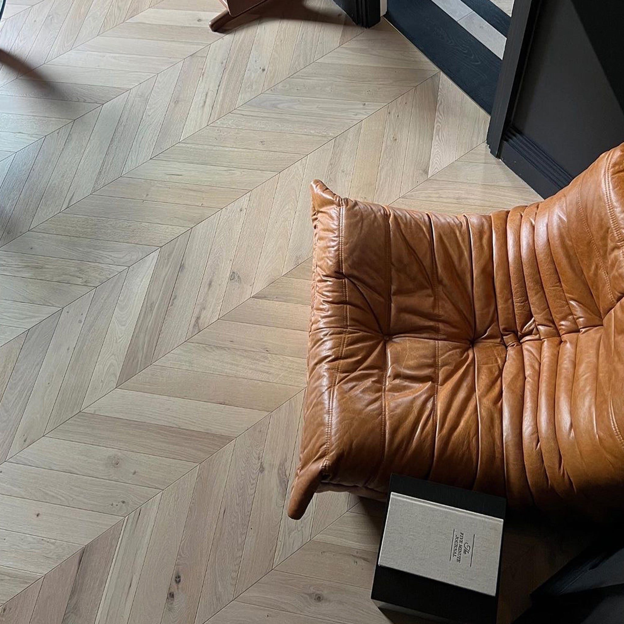 Invisible Oak 14/3 x 90mm Chevron Engineered
