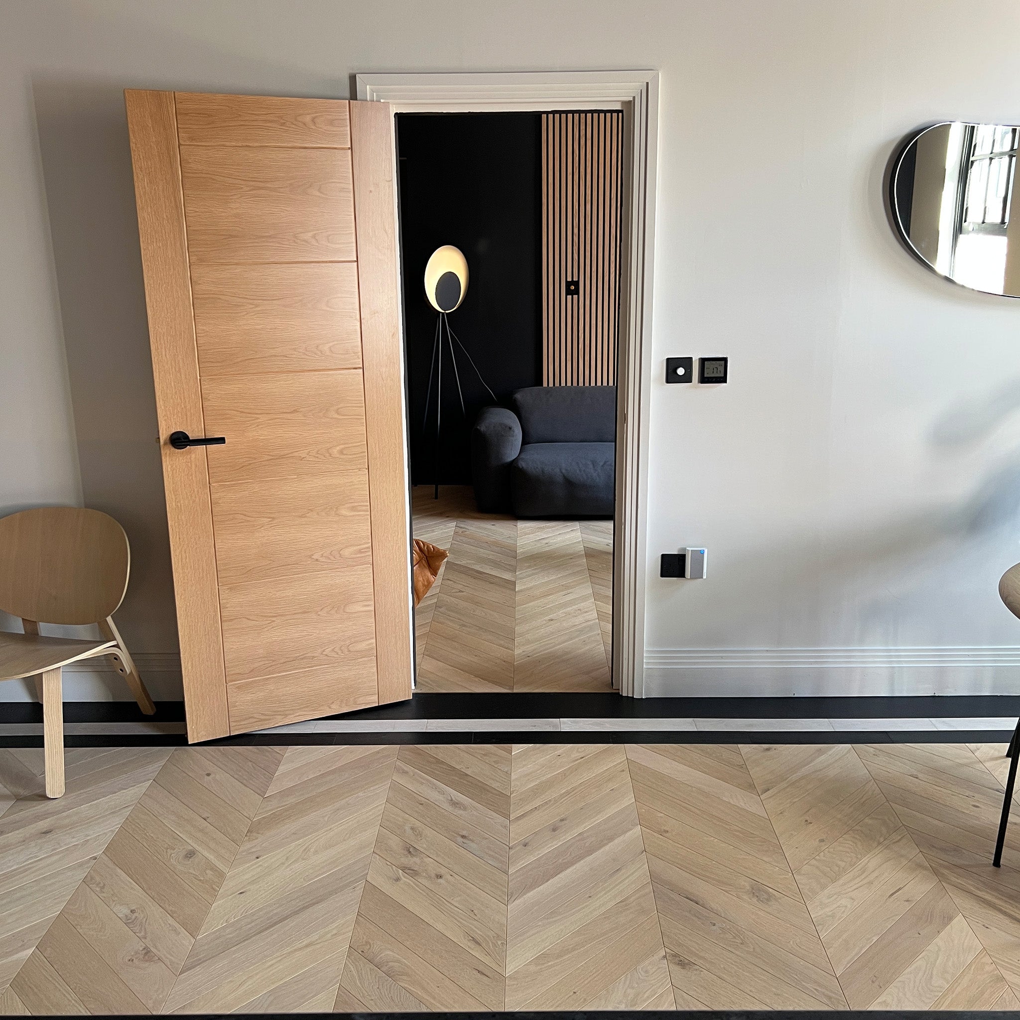 Invisible Oak 14/3 x 90mm Chevron Engineered