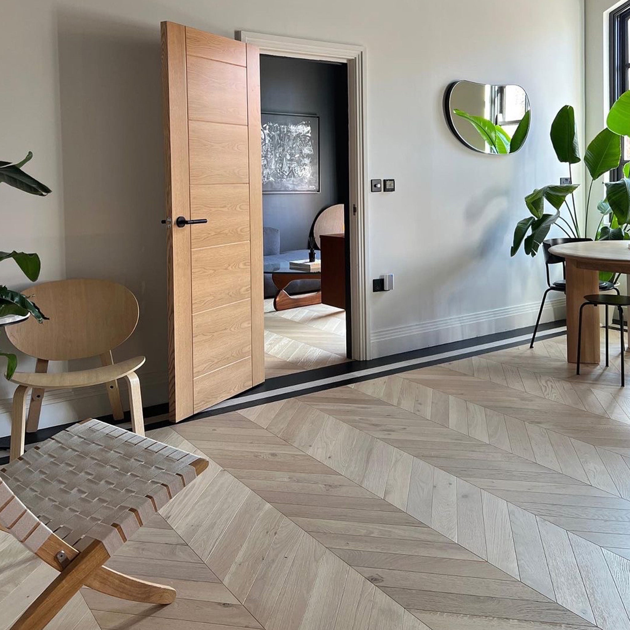Invisible Oak 14/3 x 90mm Chevron Engineered