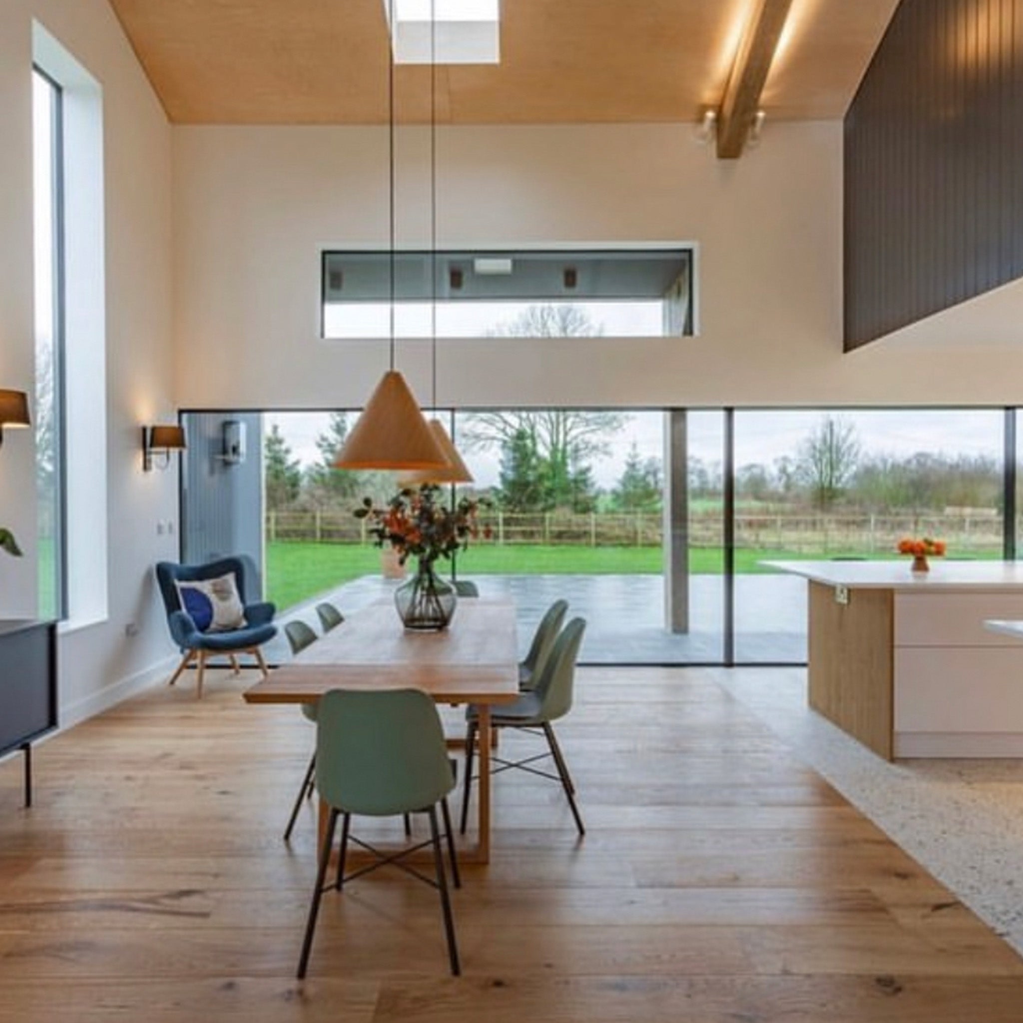 Natural Brushed UV Lacquered 15/4 x 220mm Straight Engineered - Floor Street