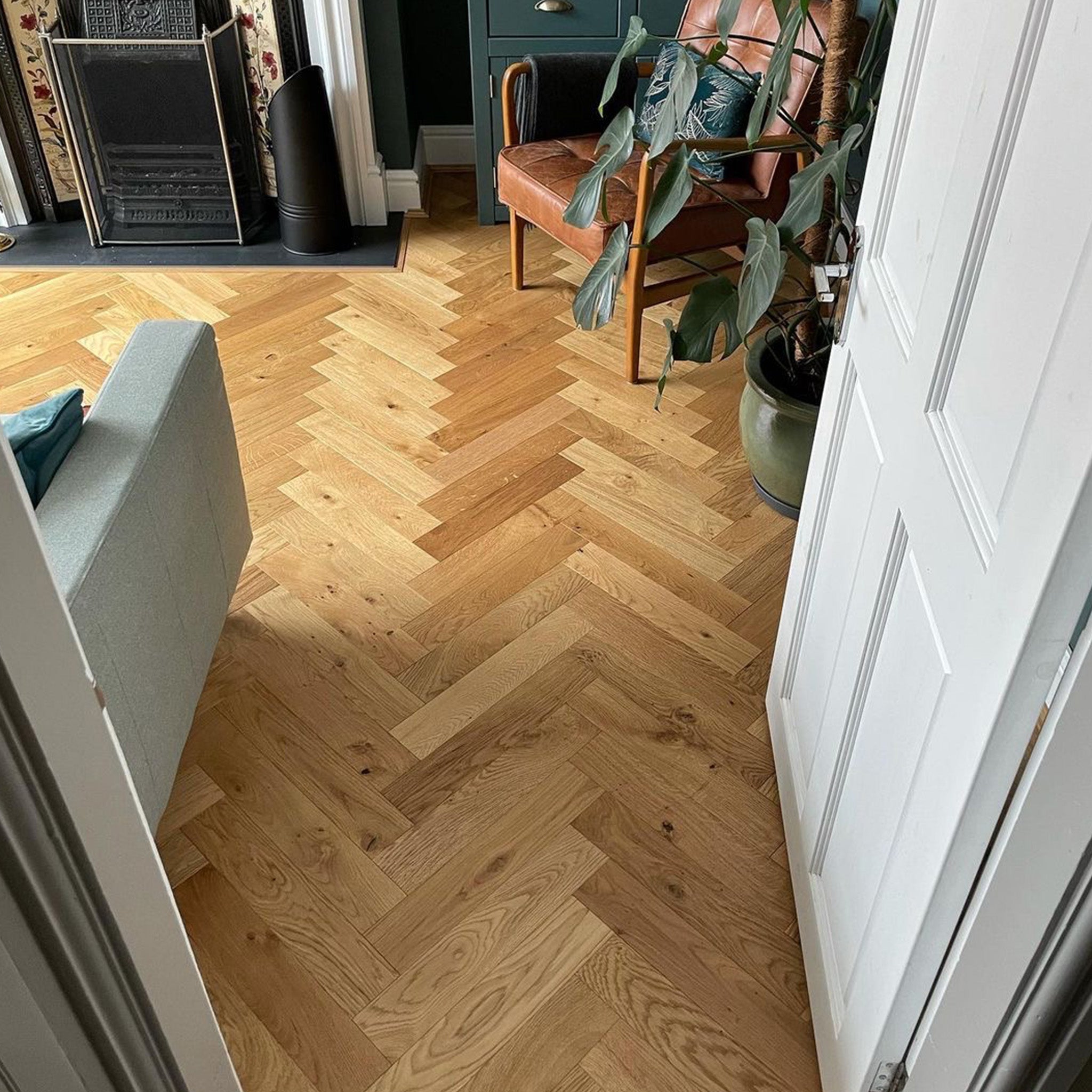 Natural Brushed UV Lacquered 15/4 x 90mm Herringbone Engineered - Floor Street