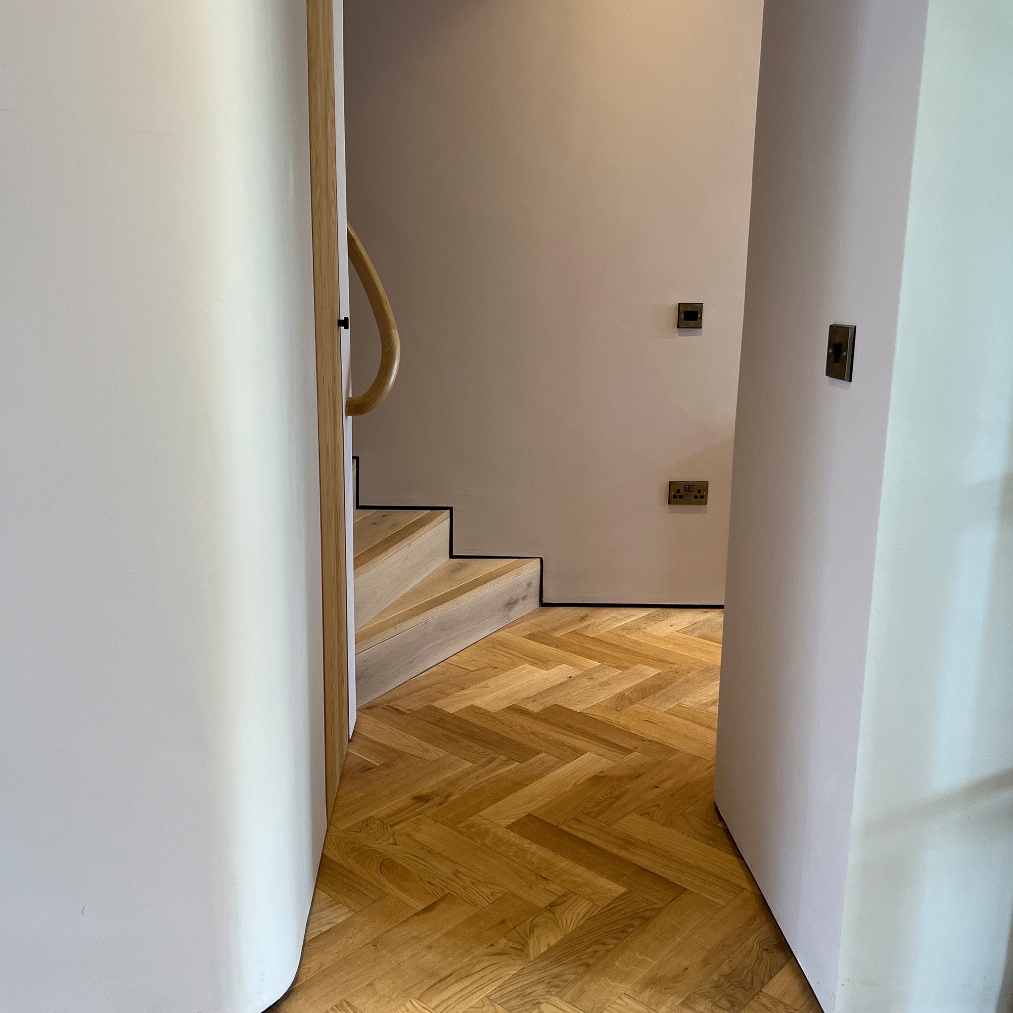 Natural Brushed UV Lacquered 15/4 x 90mm Herringbone Engineered - Floor Street