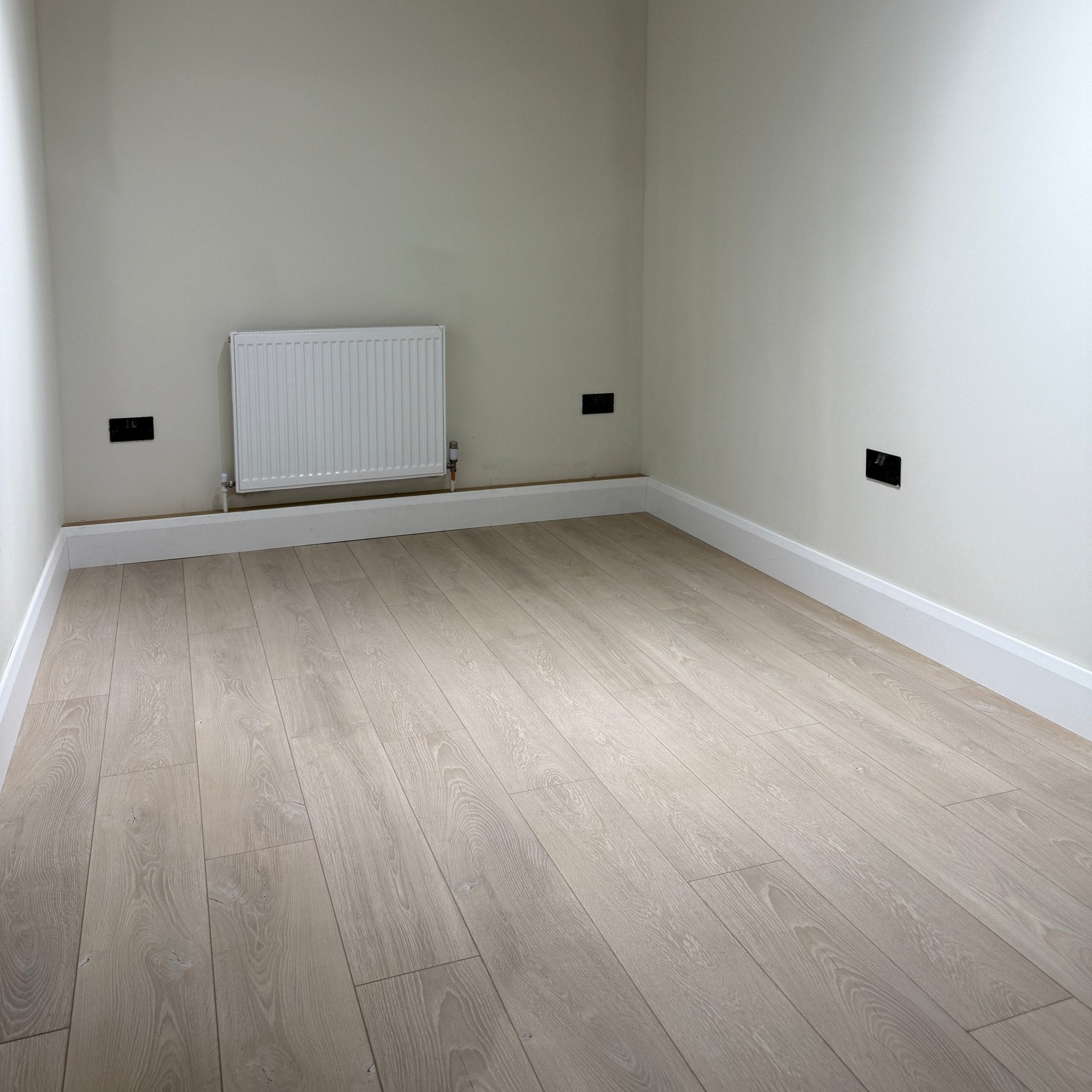 Pearl Oak 12mm Straight Laminate - Floor Street