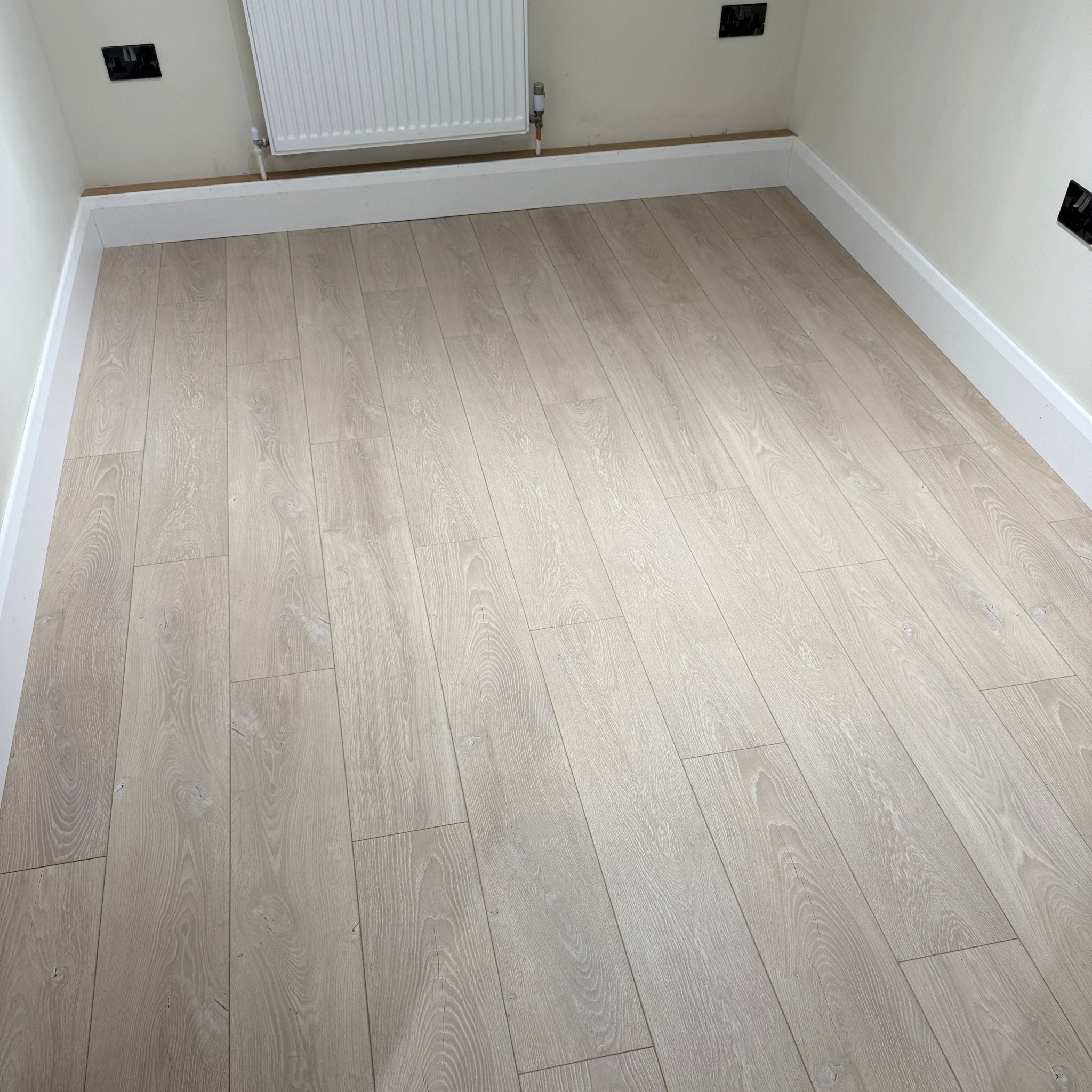 Pearl Oak 12mm Straight Laminate - Floor Street