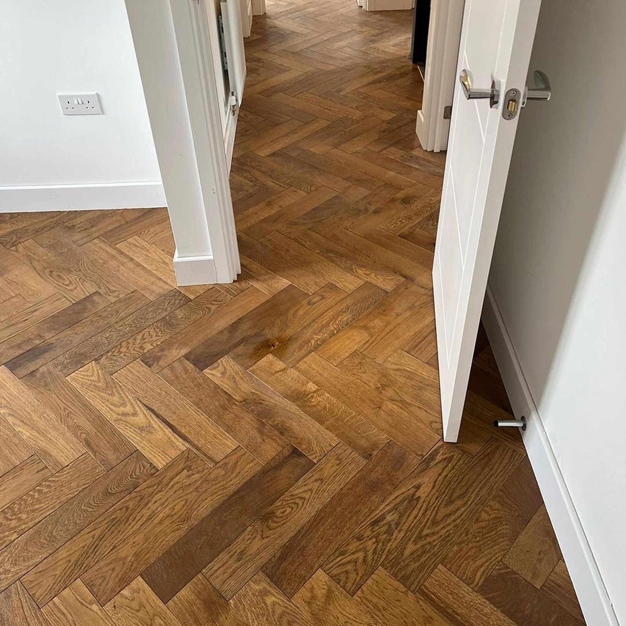 Smoked Brushed & Lacquered 18/5 x 100mm Herringbone Engineered