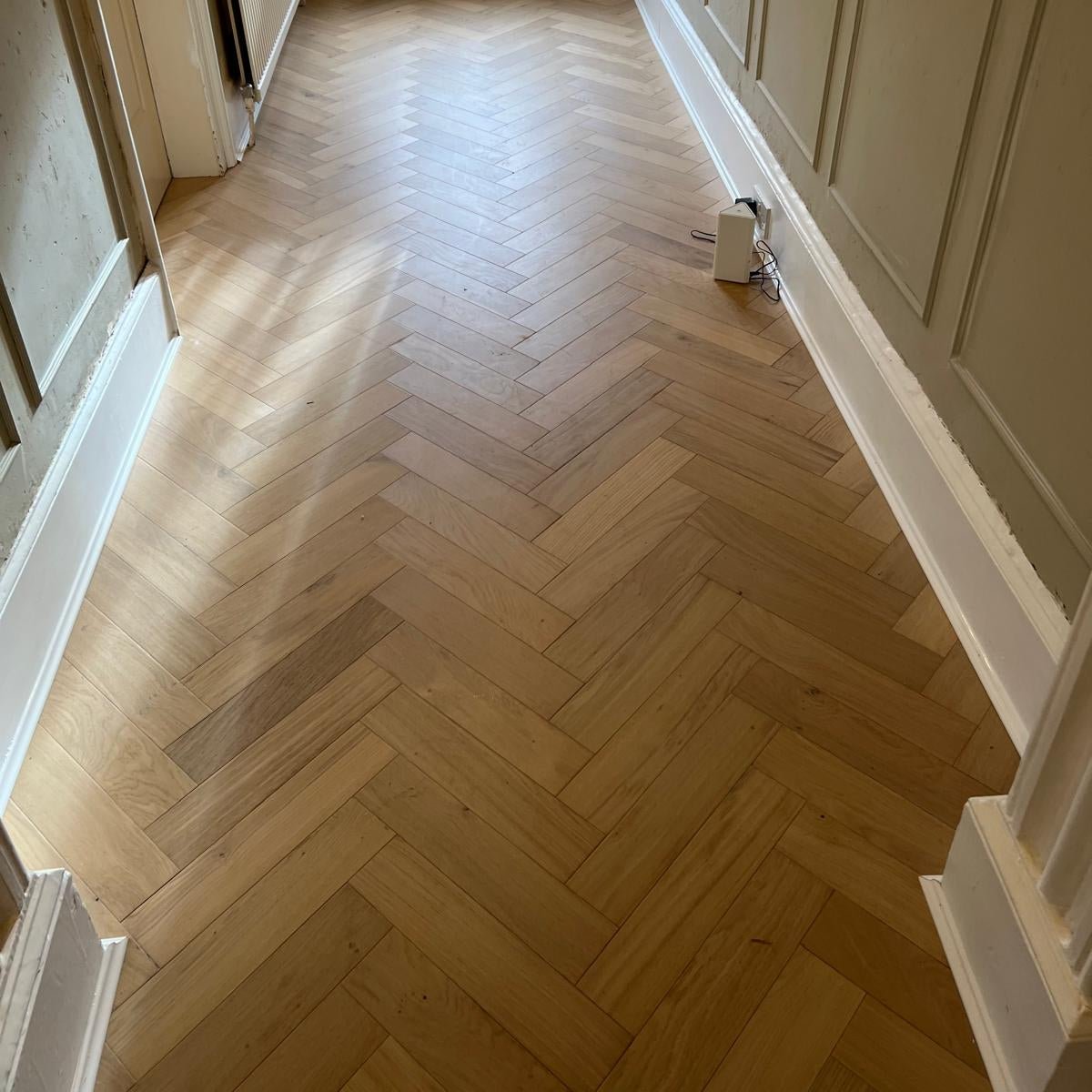Smooth & Invisible Oak Herringbone Engineered - Floor Street