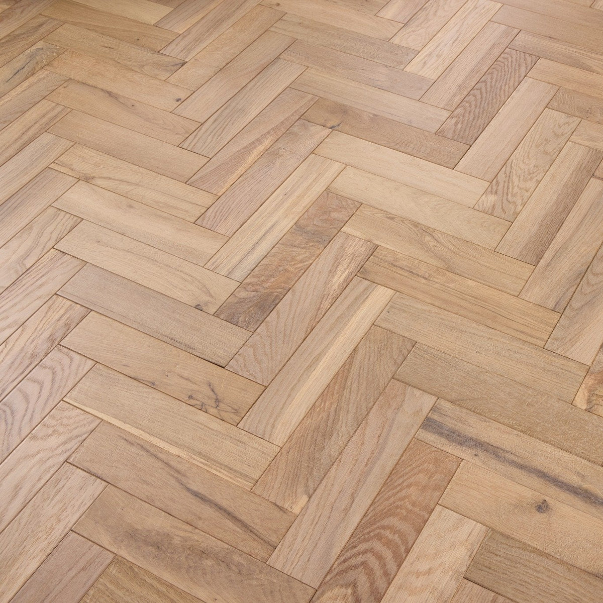 Hand Scraped Smoked White 18mm Herringbone Engineered