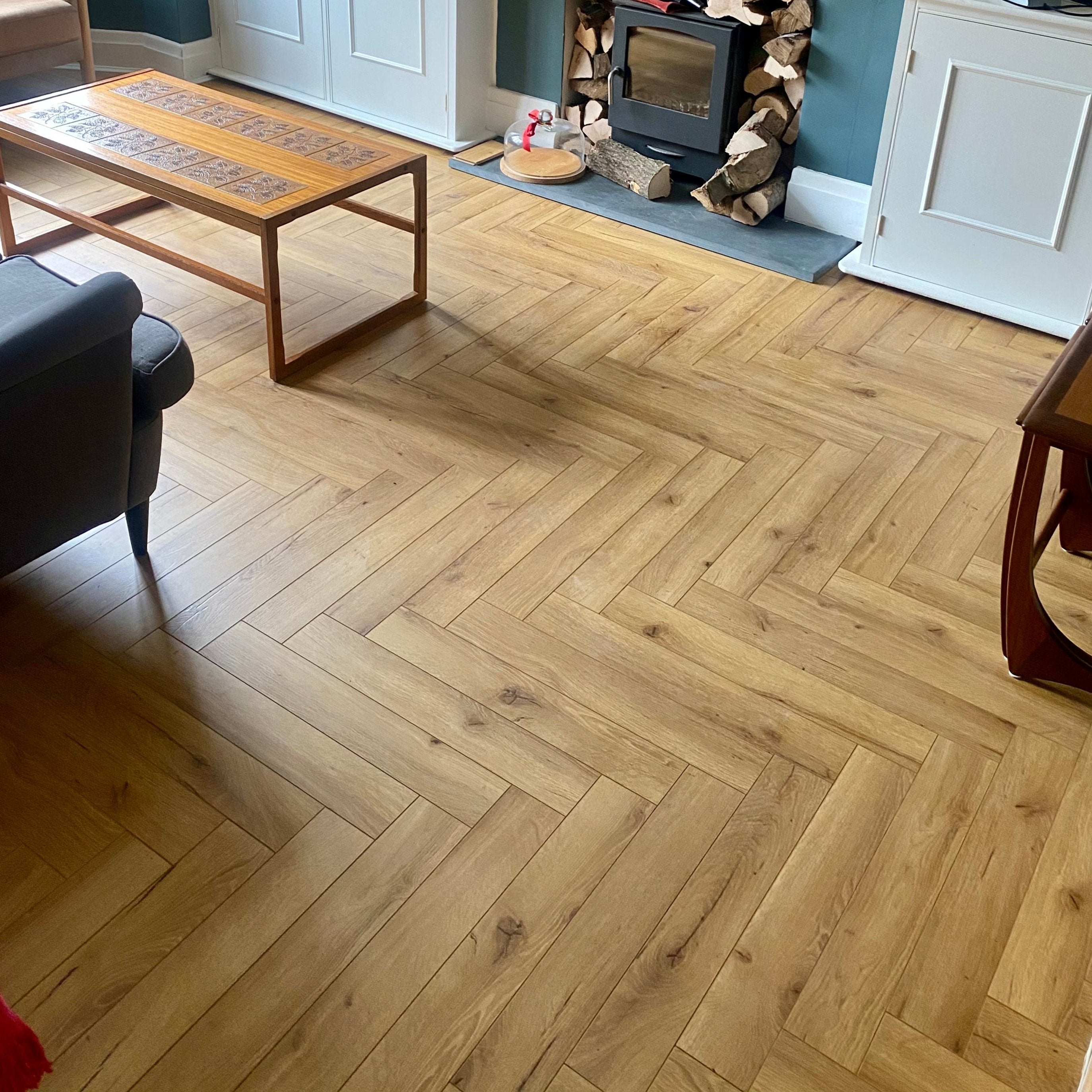 Oak Robust Natural 12mm Herringbone Laminate