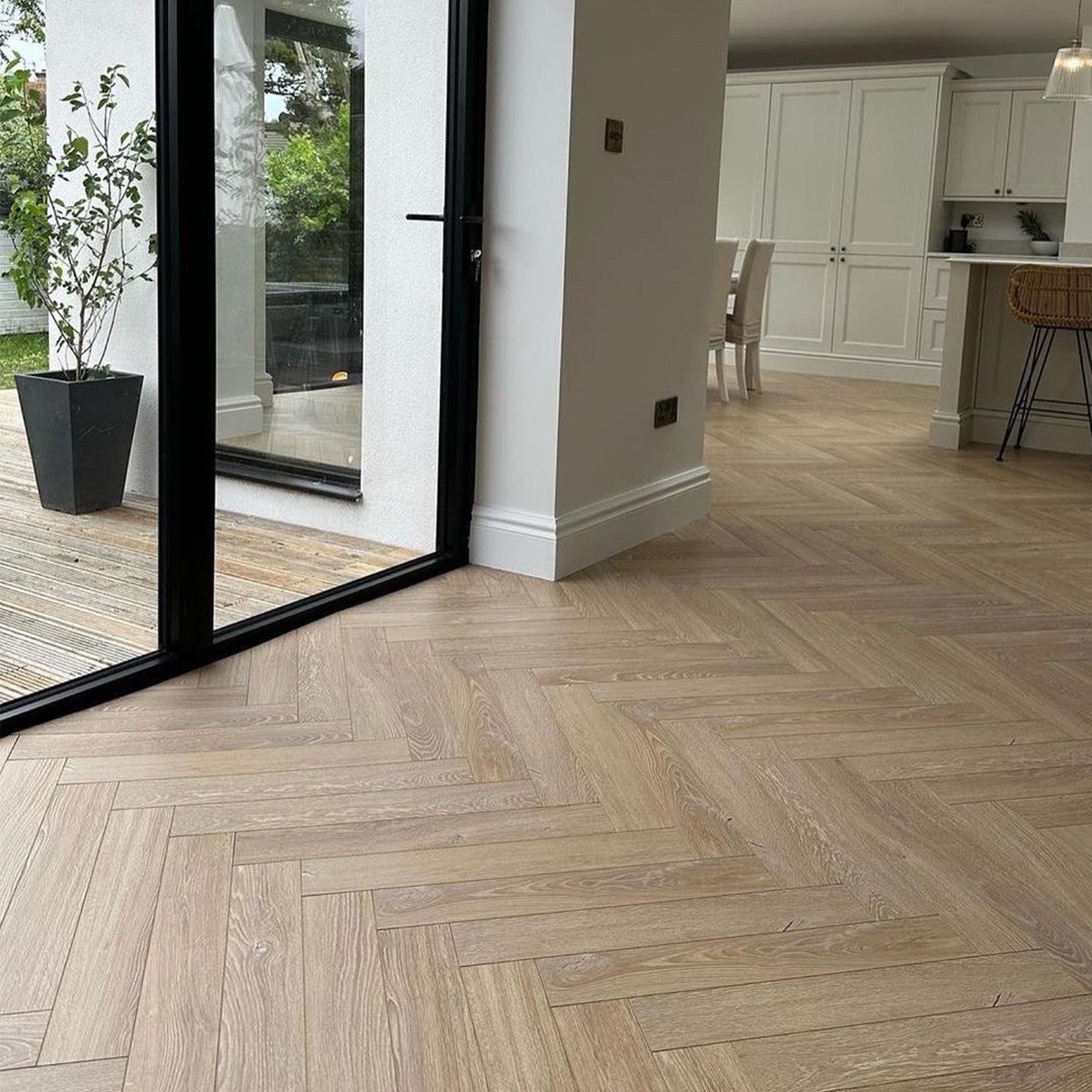 Desert Oak 12mm Herringbone Laminate