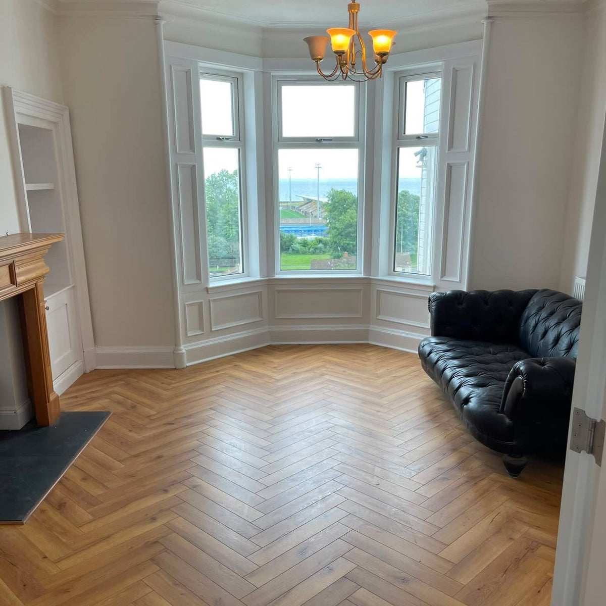Pure Wood Oak 12mm Herringbone Laminate