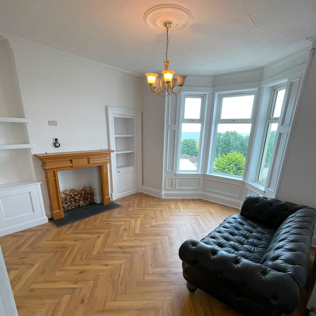 Pure Wood Oak 12mm Herringbone Laminate
