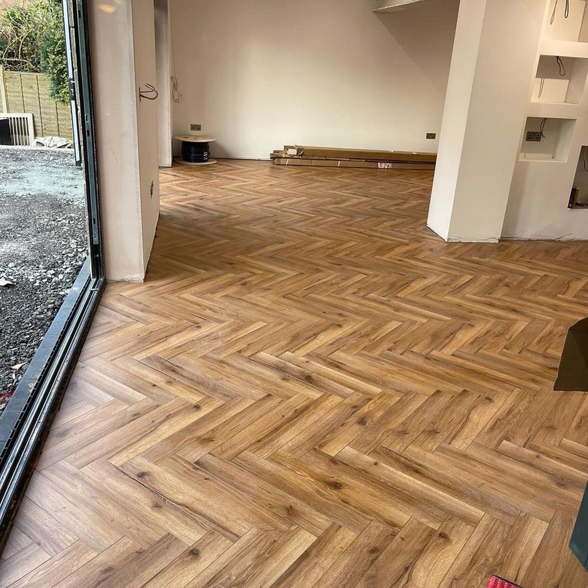 Heritage Oak 12mm Herringbone Laminate