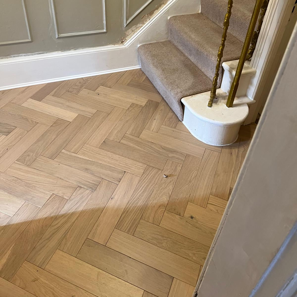 Smooth & Invisible Oak Herringbone Engineered