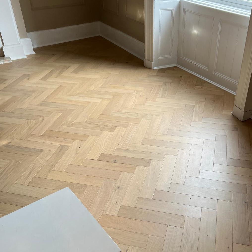 Smooth & Invisible Oak Herringbone Engineered