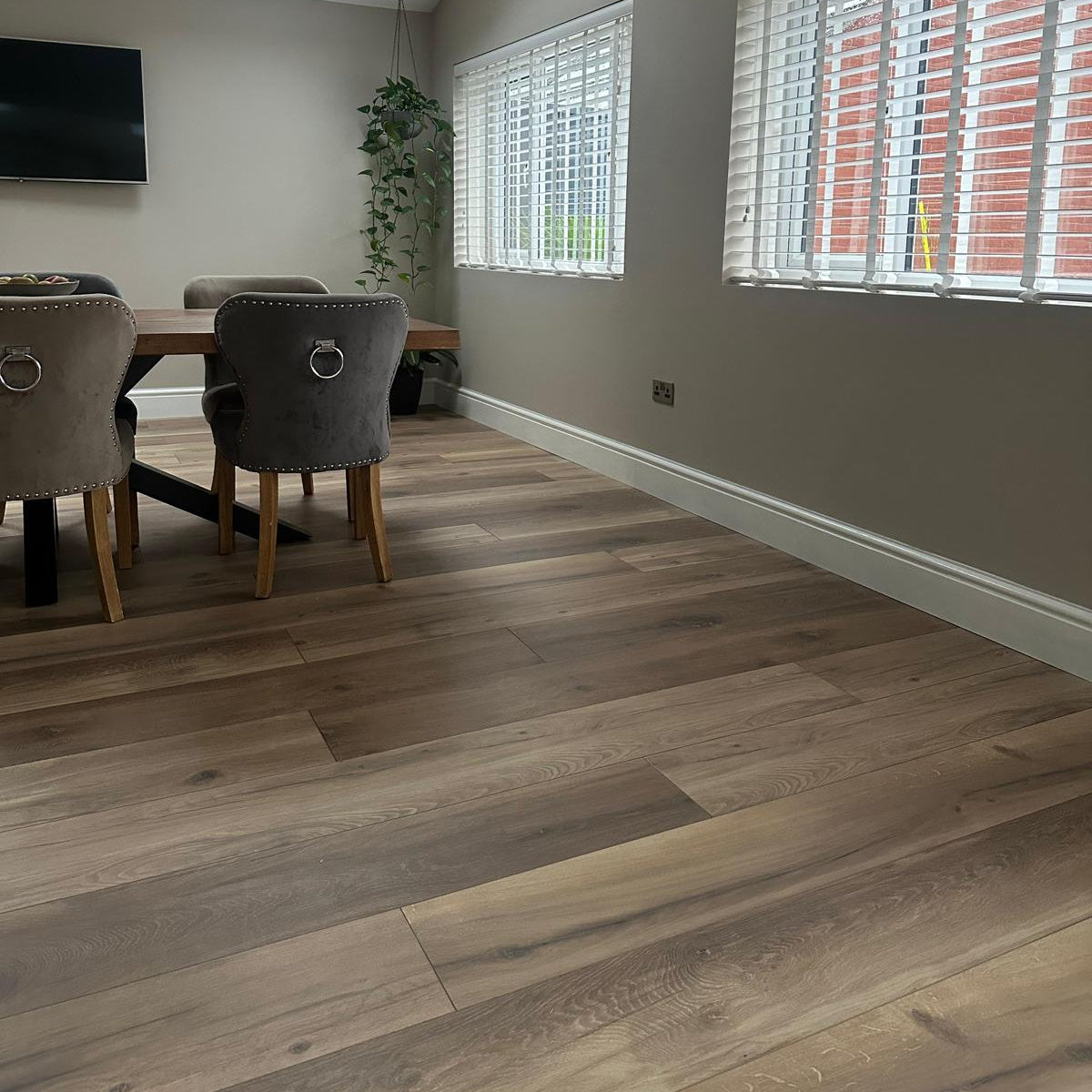 Wild West Oak 12mm Long & Wide Straight Laminate