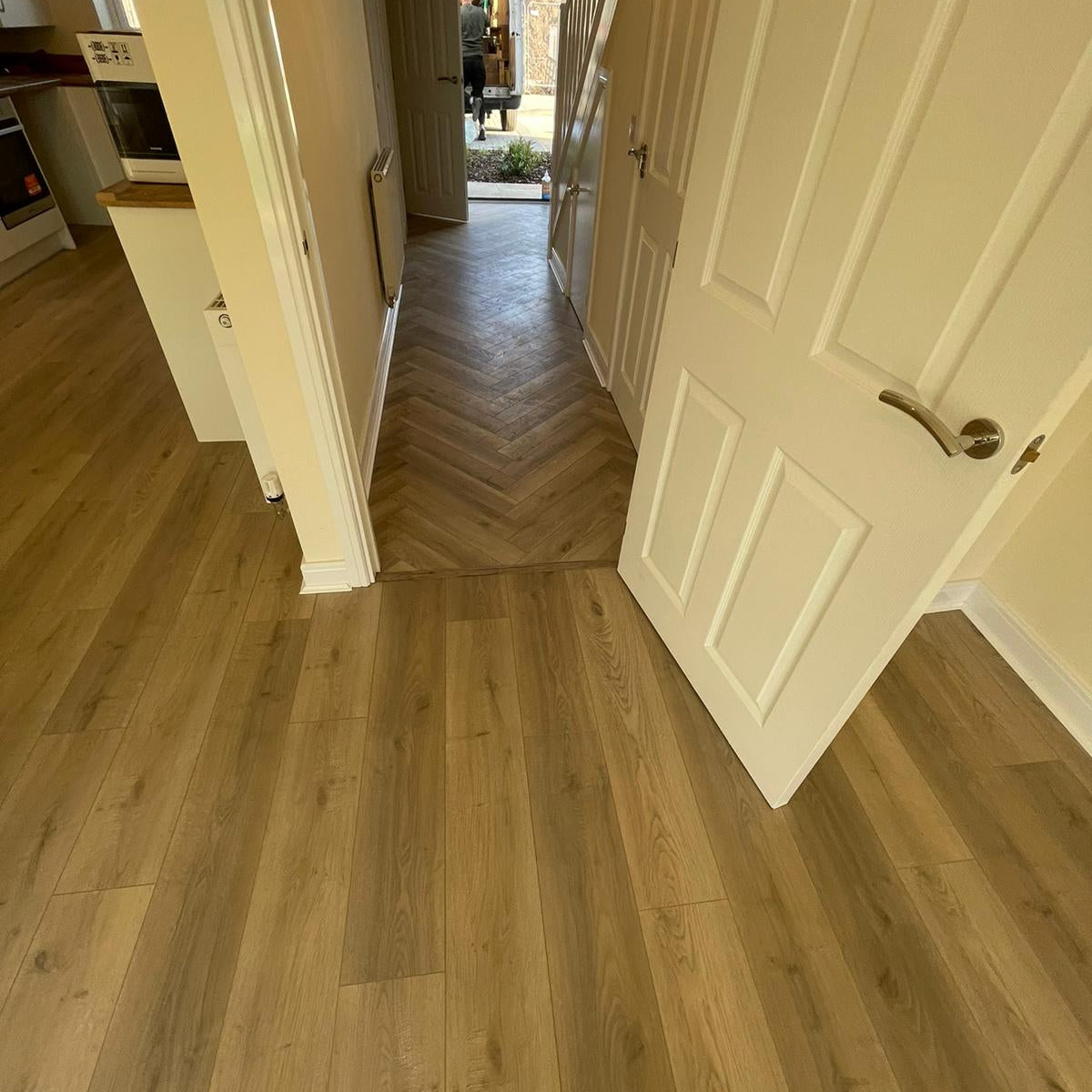 Brooklyn Oak 12mm Straight Laminate