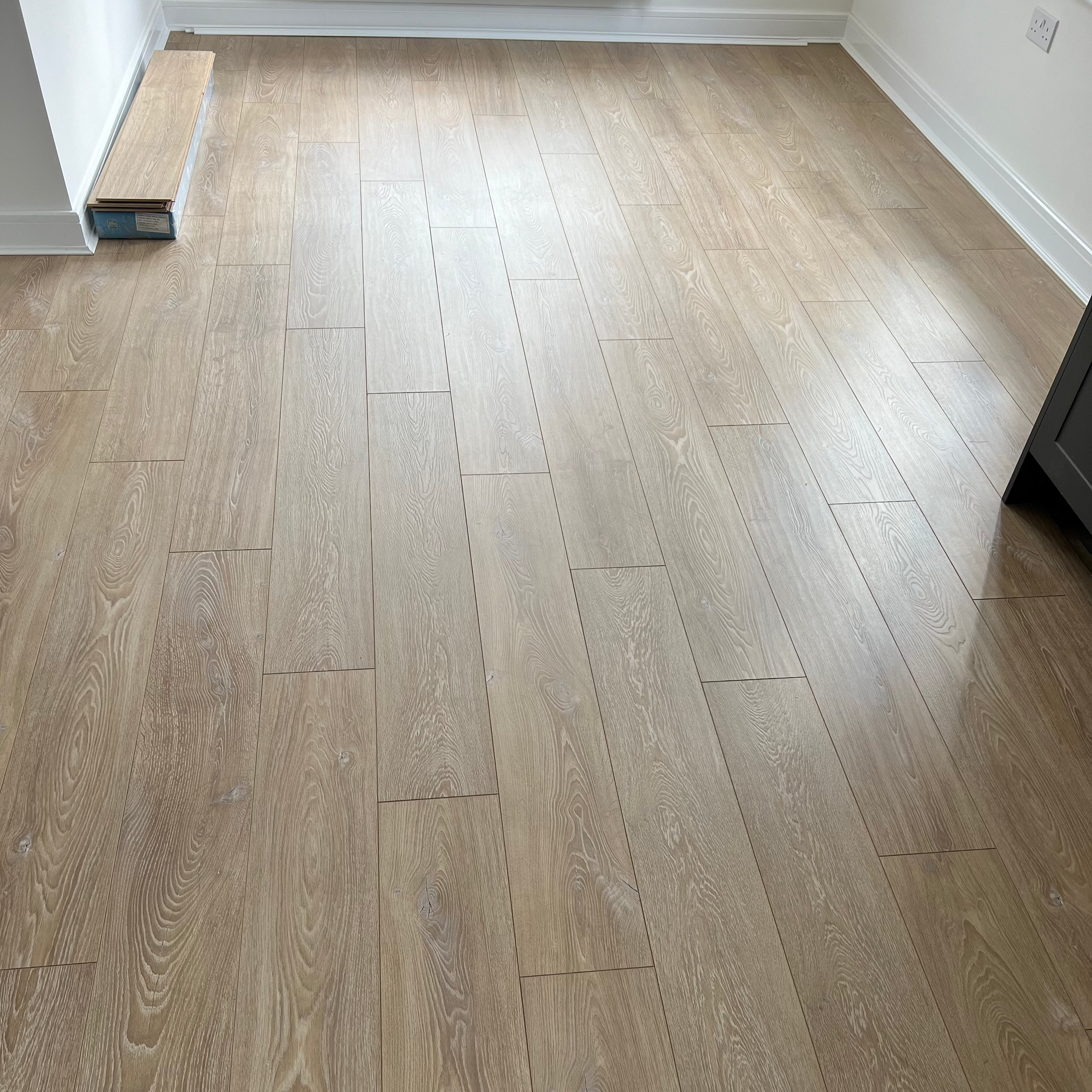 Desert Oak 12mm Straight Laminate