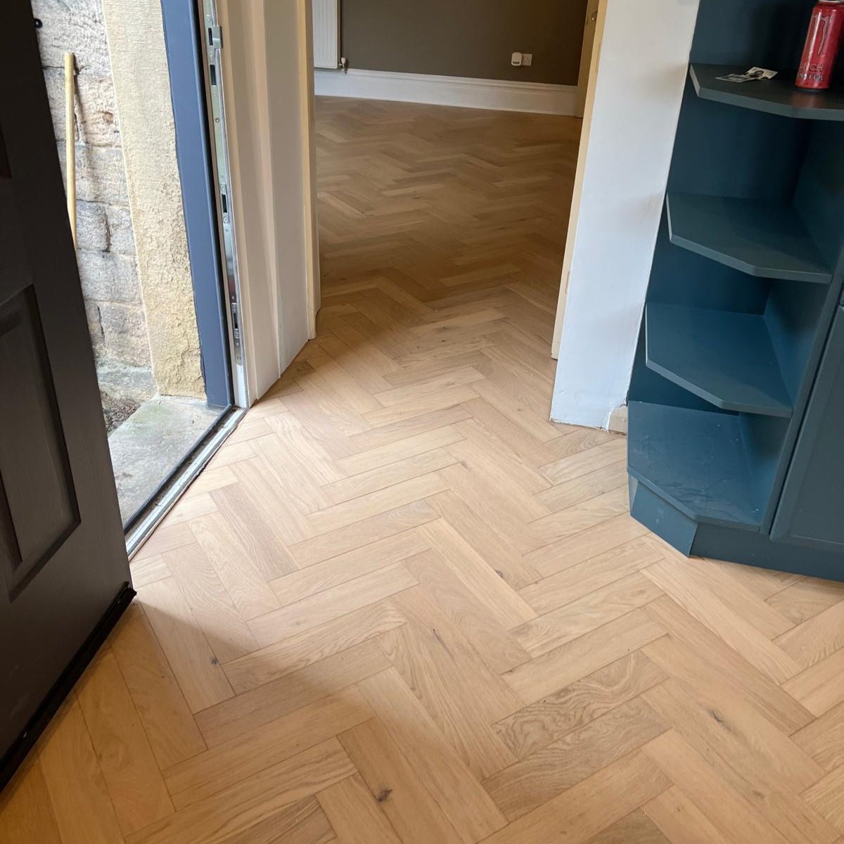 Smooth & Invisible Oak Herringbone Engineered - Floor Street